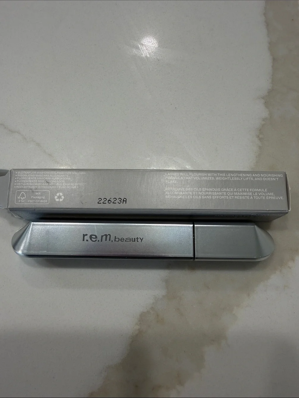 R.e.m beauty Lengthening Mascara – Silver Box